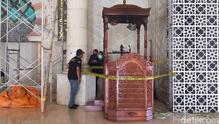 Mimbar Masjid Raya Makassar dibakar OTK.