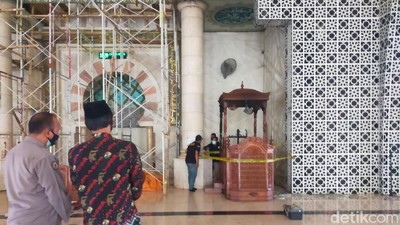 Penampakan Mimbar Masjid Raya Makassar yang Dibakar OTK