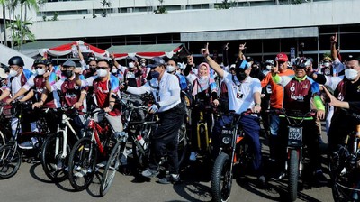 Momen Gowes Santai LaNyalla Bersama Senator di DPR