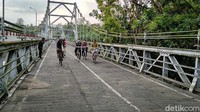 Jembatan Bantar yang menjadi penghubung antara Kabupaten Kulon Progo dengan Bantul, Daerah Istimewa Yogyakarta (DIY) menyimpan sejarah panjang perjuangan pasukan TNI dalam mempertahankan kemerdekaan Indonesia. Jembatan tersebut kini ditetapkan sebagai cagar budaya sekaligus destinasi wisata sejarah.