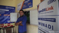 Untuk menyiasati jika harga singkong rendah, Munadi menjalankan usaha lain, yakni bengkel motor serta menjadi agen BRILink. Dari gerai BRILink, ia bisa menghasilkan Rp 5-6 juta yang disebutnya bisa mencukupi kebutuhan makan dan susu anak.