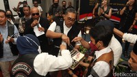 Melihat hal itu, bangsa Indonesia perlu diketuk untuk kembali menyadari bahwa nilai luhur bangsa adalah solusi untuk menghindari kerusakan sosial yang makin parah akibat pandemi.