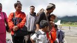 Potret Warga Kiwirok Papua Dievakuasi Gegara Serangan Teroris KKB
