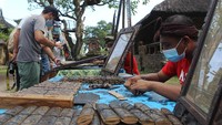 Bahkan dari informasi yang diterima Sandi, desa ini terkenal dengan tenun yang teknik nya hanya ada di 3 negara di dunia yaitu Jepang, India dan Indonesia.
