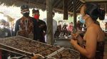Sandi Berdayakan Perajin Satu Desa di Bali untuk Menenun