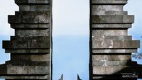 Menikmati pemandangan pagi di Candi Cetho.