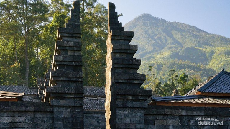 Sunrise Di Candi Cetho Karanganyar Solo Candi Cetho dengan Latar Belakang Gunung Lawu