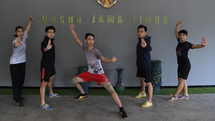Atlet Wushu Jatim yang menjadi unggulan pada PON Papua berpose di Surabaya, Jawa Timur.