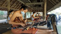 Tenganan Pegringsingan sebagai salah satu desa wisata di Bali yang memiliki ciri khas unik. Desa wisata ini memiliki corak khas Bali kuno atau yang lebih dikenal dengan istilah Bali Aga sehingga tidak dipengaruhi oleh kebudayaan Kerajaan Majapahit yang masuk ke Pulau Dewata.