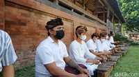 Desa Wisata Tenganan Pegringsingan sebagai salah satu dari 179 desa wisata yang ada di Pulau Dewata. Desa wisata Bali aga ini terletak di Kecamatan Manggis, Kabupaten Karangasem dengan jumlah kepala keluarga (KK) sebanyak 225 dan 750 jiwa penduduk.