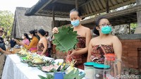 Kemudian daya tarik kedua dari sisi budaya, mereka memiliki atraksi adat istiadat berupa upacara adat yang unik, serta memiliki makna, nilai yang luhur.