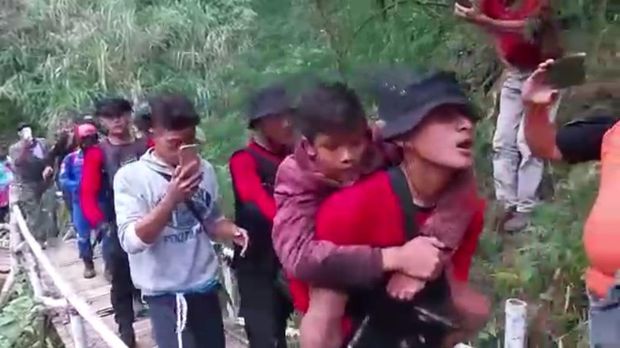 Tim Penyelamat Bocah Pendaki di Garut