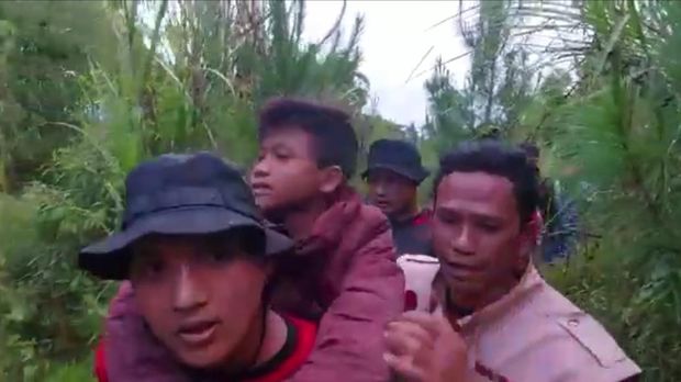 Tim Penyelamat Bocah Pendaki di Garut