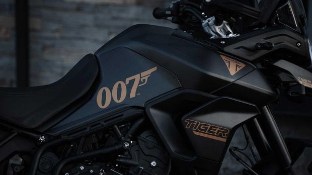 Triumph Tiger 900 edisi James Bond