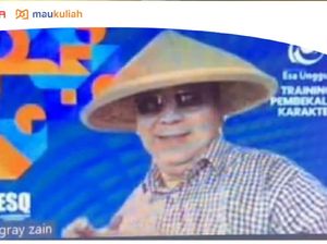 Viral di Tiktok, Ini Kisah Gray Zain yang Baru Kuliah di Usia 58 Tahun