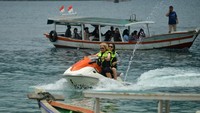 Pulau Soetan, yang berada di kawasan objek wisata Mandeh, Kabupaten Pesisir Selatan, Sumatera Barat, juga kembali bergeliat. Kawasan wisata bahari tersebut mulai ramai dikunjungi wisatawan meskipun masih dalam masa pandemi. ANTARA FOTO/Iggoy el Fitra. 