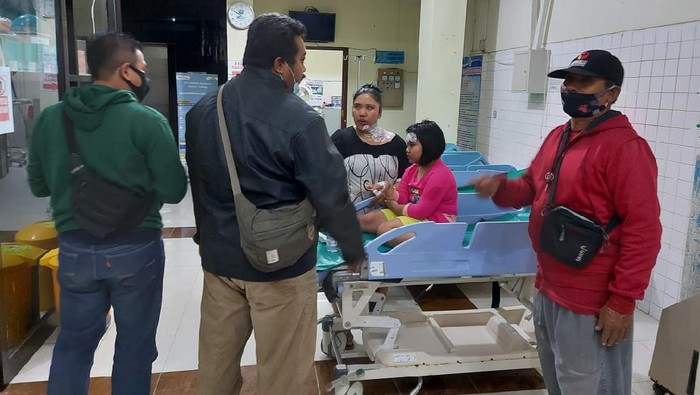Apes, Pedagang Jadah Goreng Disiram Minyak Panas Preman yang Halu