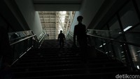 Sebab, sebagai Stasiun Manggarai yang melayani ribuan penumpang dalam tiap harinya.
