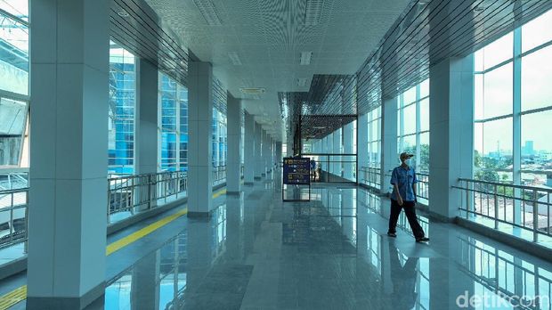 Asyik! Jalur Layang Bogor Line Stasiun Manggarai Mulai Beroperasi Pembangunan jalur layang Bogor Line di Stasiun Manggarai sudah selesai. Fasilitas ini pun sudah bisa digunakan oleh penumpang KRL.