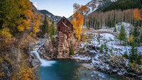 The Crystal Mill. Rumah ini lebih dikenal sebagai pembangkit listrik kayu yang dibangun pada 1890an. Crystal Mill terletak di Crystal River Colorado.
