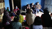 Manfaat yang disalurkan oleh PNM melalui layanan PNM Mekaar, meliputi: peningkatan pengelolaan keuangan; pembiayaan modal tanpa agunan; penanaman budaya menabung; dan kompetensi kewirausahaan dan pengembangan bisnis.