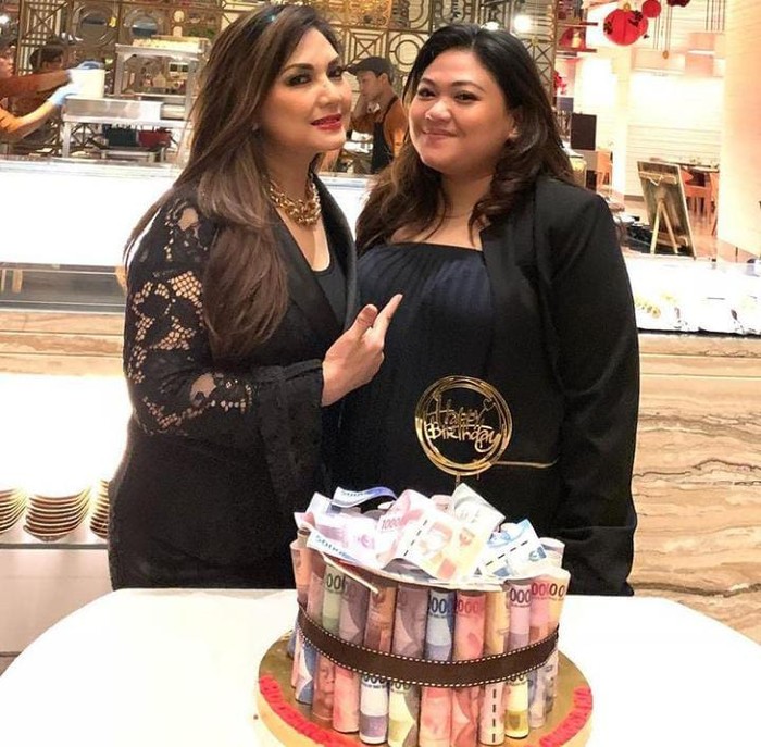 Galeri Olivia Daniaty Begini Keakraban Olivia, Putri Nia Daniaty Saat Makan Bersama Keluarga