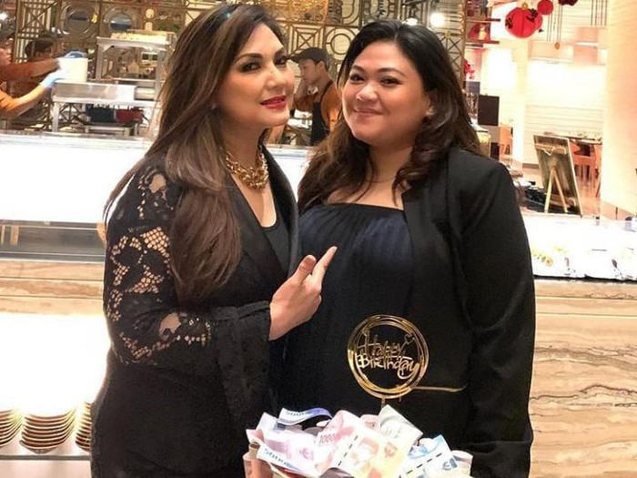 Begini Keakraban Olivia, Putri Nia Daniaty Saat Makan Bersama Keluarga