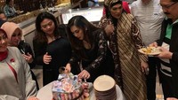 Ternyata tawaran untuk menjadi PNS tanpa melalui tes sudah diberikan oleh Olly sejak 2018 lalu. Namun kasus ini baru dilaporkan oleh korban pada Kamis (23/9). Foto: Instagram/niadaniatynew