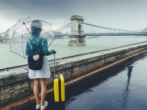 Selain Payung dan Jas Hujan, Ini 8 Perlengkapan untuk Sambut Musim Hujan