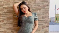 Intan Ratna Juwita memberikan jawaban yang santai tapi tegas, Maaf Kaka, Intan gak terima endorse ini. Banyaknya godaan janda bodong yg lagi kere gak di kasih nafkah ini. Demi Alex gue lebih baik jual kelapa muda dan jual baju baju sale. Foto: dok. Instagram Intan Ratna Juwita