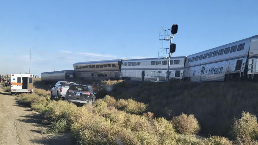 Kereta Amtrak Anjlok di Montana AS, 3 Orang Tewas