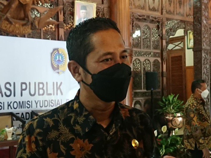 Ketua Komisi Yudisial, Mukti Fajar Nur Dewata di tulungagung