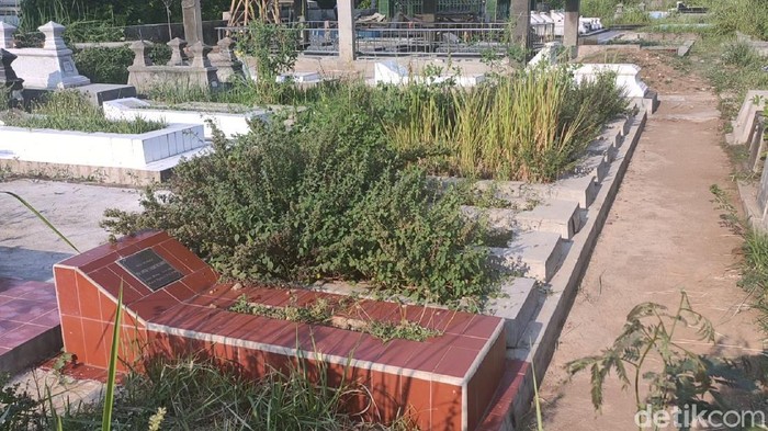 Kondisi makam Amir Sjariffoedin dan 10 tokoh PKI lain di TPU Ngaliyan, Karanganyar, Jawa Tengah, Minggu (26/9/2021).