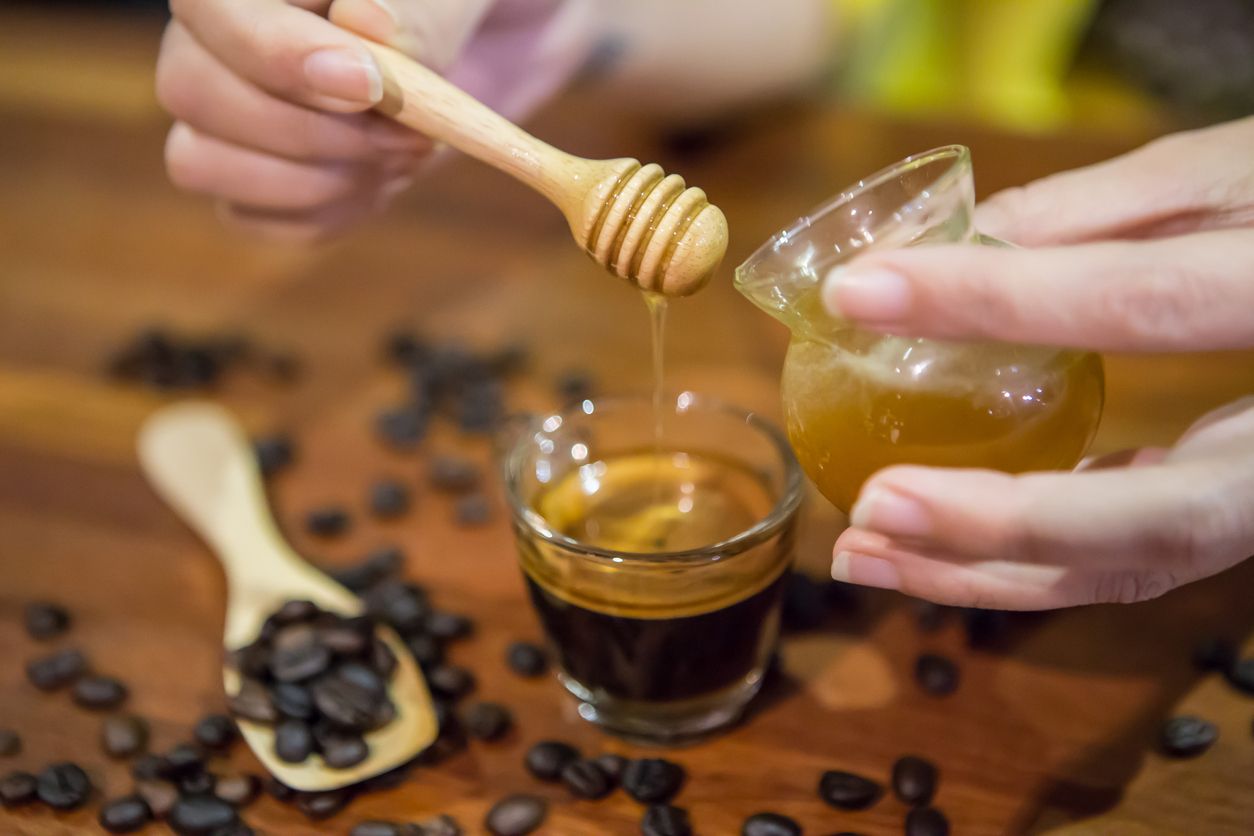 Kopi Campur Madu Diklaim Lebih Sehat, Ini 5 Manfaatnya
