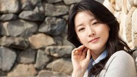 Potret Cantik Lee Young Ae yang Jadi Aktris Drakor Terkaya di 2024