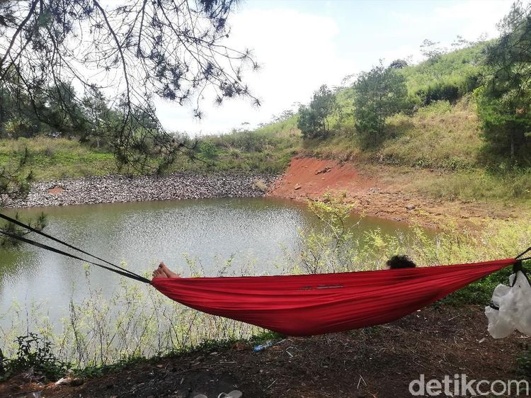 Melepas Penat Kala Akhir Pekan di Cekdam Cimarias Sumedang
