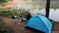 Cekdam Cimarias juga kerap dijadikan tempat camping karena lokasinya yang cukup sejuk dan tenang.