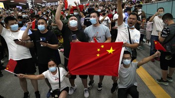 Kini ia sudah bebas dan disambut dengan sangat meriah. Foto: Associated Press