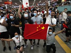 Bos Huawei Dibebaskan, Warga China Tumpah Ruah Menyambut di Bandara