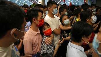 Tanah Air besar kita dan hampir 1,4 miliar orang China adalah suporter Anda yang paling setia. Kami berharap Anda kembali ke China dengan selamat dalam waktu secepatnya, begitu pesan Cong pada Meng Wanzhou. Foto: AP