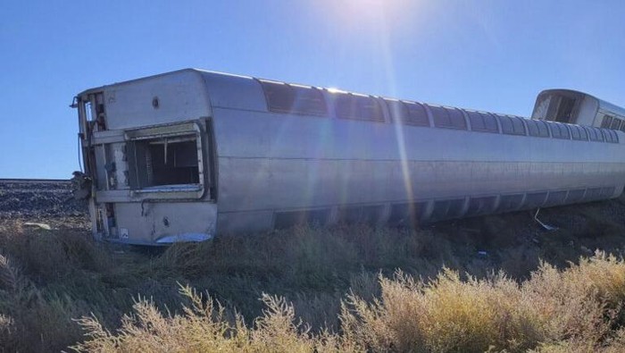Sebuah kereta anjlok di negara bagian Montana, Amerika Serikat. Diketahui, 3 orang tewas dan sejumlah orang lainnya terluka akibat insiden tersebut.