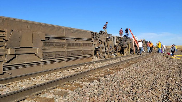 Sebuah kereta anjlok di negara bagian Montana, Amerika Serikat. Diketahui, 3 orang tewas dan sejumlah orang lainnya terluka akibat insiden tersebut.