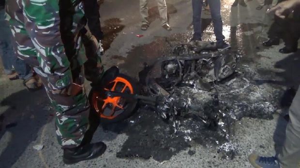 Motor hangus terbakar buntut tawuran warga di Makassar