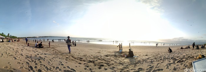 Pantai Kuta Dibuka langsung diserbu wisatawan
