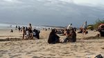 Foto: Pantai Kuta Bali Hidup Lagi, Ramai Diserbu Wisatawan