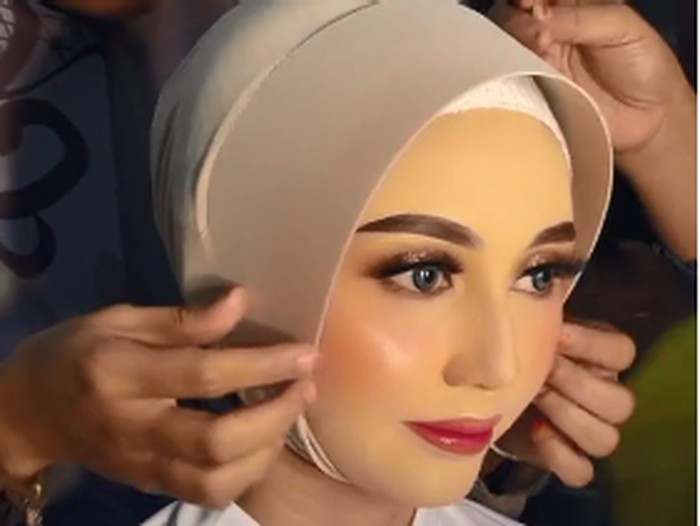 Pengantin wanita dikira manekuin saking terlalu cantiknya usai dirias MUA.