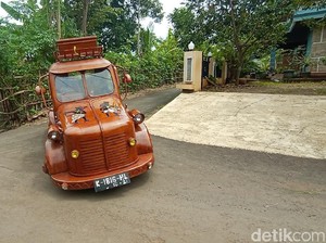 Ciamik! Warga Jepara Sulap Kijang 80-an Jadi Mobil Kayu Jati