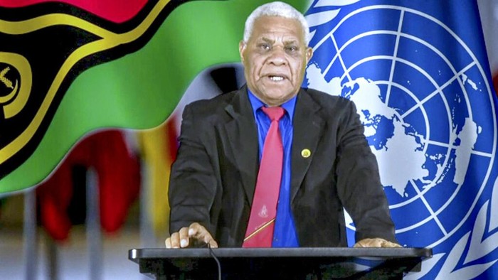 Potret PM Vanuatu yang Singgung HAM Papua di Sidang Umum PBB Vanuatu kembali bicara soal dugaan pelanggaran HAM di Papua. Hal itu diungkapkan PM Republik Vanuatu Bob Loughman Weibur dalam pidatonya di Sidang Umum PBB.