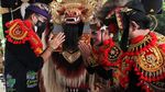 Semringahnya Penari Barongsai Ini Bertemu Sandiaga Uno di Bali