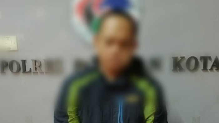 Seorang ASN Dinas Pemuda dan Olahraga (Dispora) Kabupaten Pasuruan diamankan polisi karena terjerat narkoba.